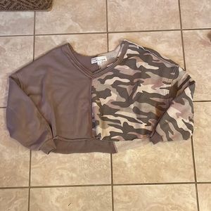 Super cute crop top sweatshirt half camo half dark tan size small